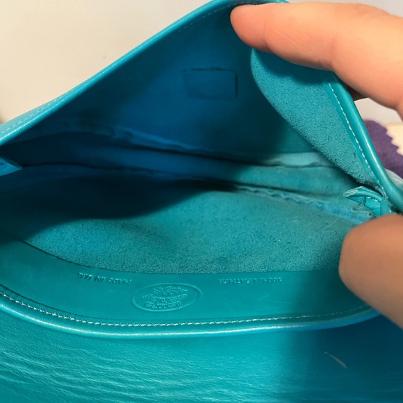 Laura Ashley 100% aqua leather round Crossbody - Picture 4 of 10